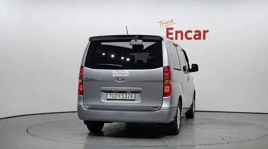 Hyundai Grand Starex 2011 4