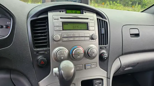 Hyundai Grand Starex 2011 13