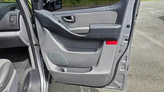 Hyundai Grand Starex 2011 25