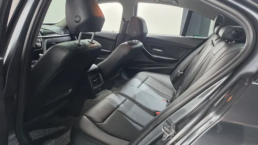 BMW 3 Series (F30) 320d 2018 11