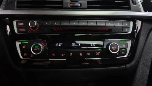 BMW 3 Series (F30) 320d 2018 33