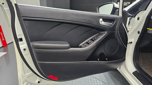 Kia K3 2013 24