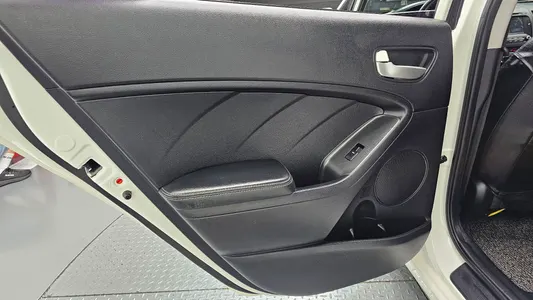 Kia K3 2013 25