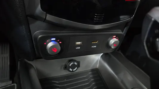 KG Mobility Tivoli LX 2WD 2015 12