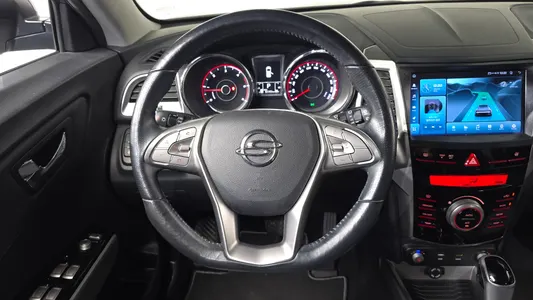 KG Mobility Tivoli LX 2WD 2015 13