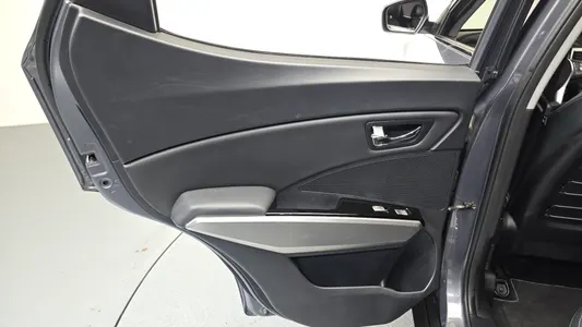 KG Mobility Tivoli LX 2WD 2015 25