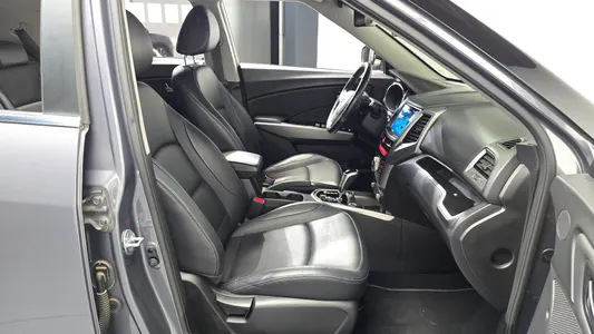 KG Mobility Tivoli LX 2WD 2015 26