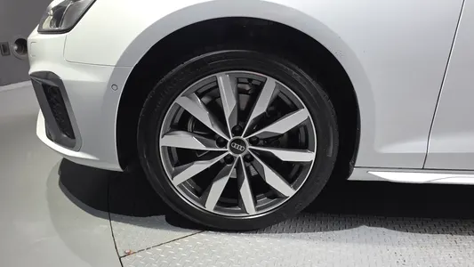 Audi A4 (B9) 40 TFSI 2023 5