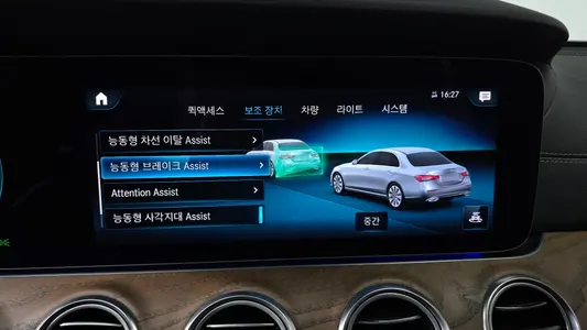 Mercedes-Benz E-Class W213 E300e 4MATIC 2021 30