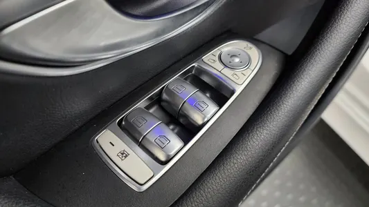 Mercedes-Benz E-Class W213 E220d 2018 16