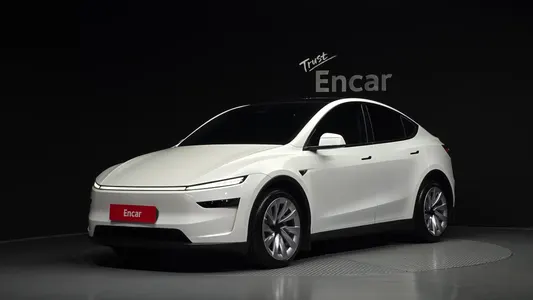 Tesla Y AWD 2025