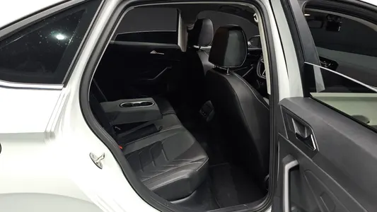 Volkswagen 7 1.5 TSI 2024 11