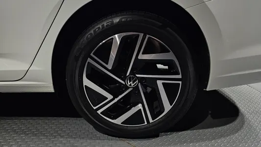 Volkswagen 7 1.5 TSI 2024 21