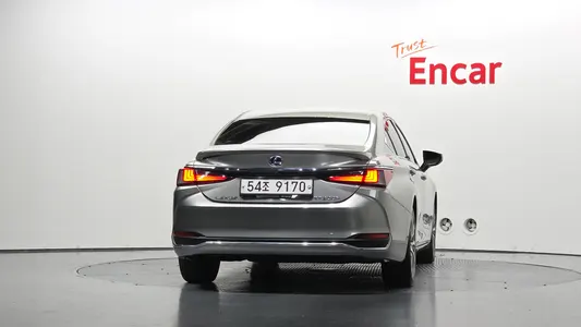 Lexus ES300h 7 2019 4