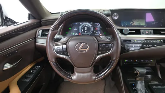 Lexus ES300h 7 2019 13