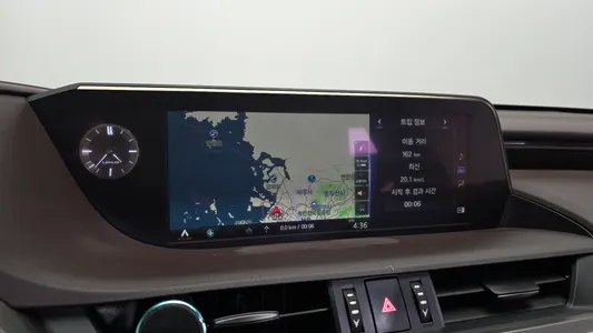 Lexus ES300h 7 2019 14