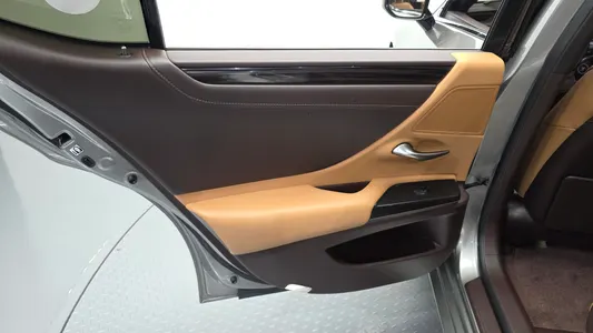 Lexus ES300h 7 2019 25
