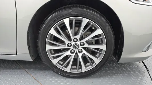 Lexus ES300h 7 2019 21