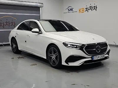 Mercedes-Benz E-Class W214 E300 4MATIC AMG Line 2025 4