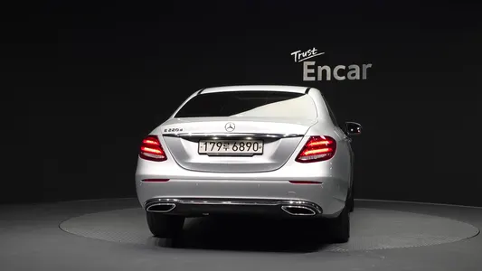 Mercedes-Benz E-Class W213 E220d 2020 4