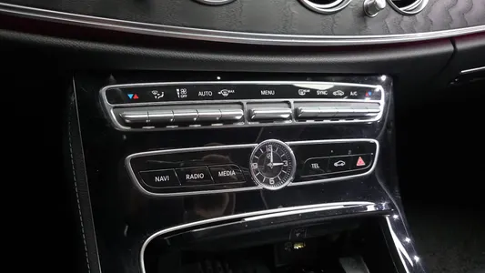 Mercedes-Benz E-Class W213 E220d 2020 17