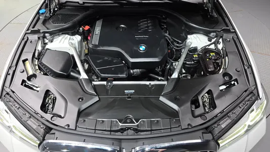 BMW 5 Series (G30) 520i M 2022 6