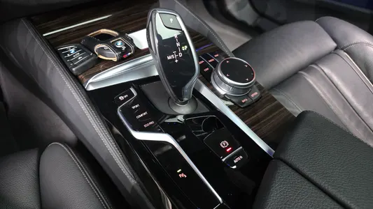 BMW 5 Series (G30) 520i M 2022 9