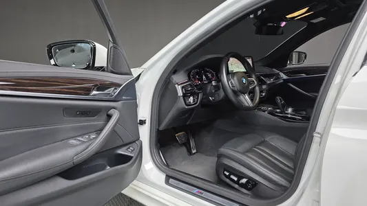 BMW 5 Series (G30) 520i M 2022 26