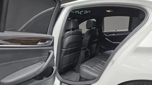 BMW 5 Series (G30) 520i M 2022 31
