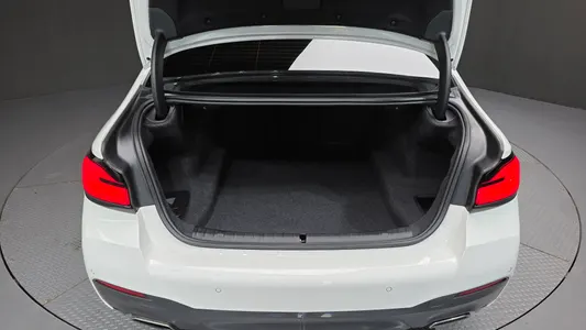 BMW 5 Series (G30) 520i M 2022 34
