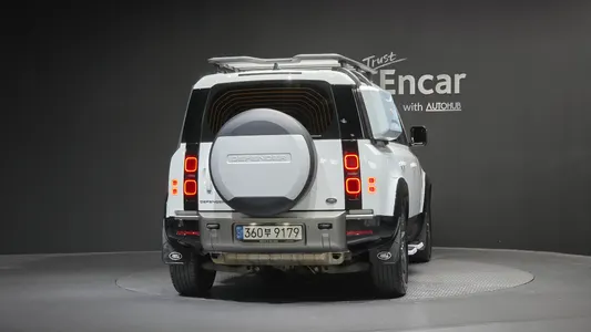 Land Rover (L663) 110 P300 X- SE 2021 4
