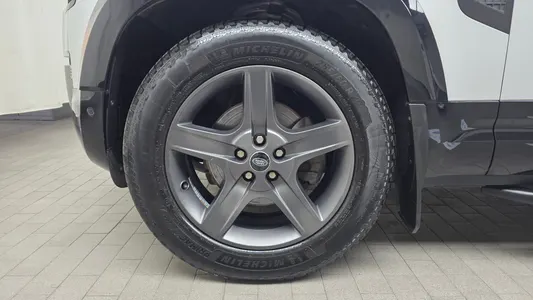 Land Rover (L663) 110 P300 X- SE 2021 5
