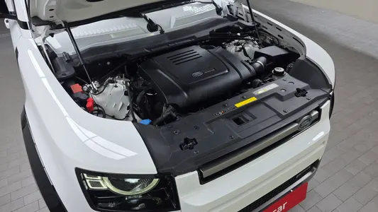 Land Rover (L663) 110 P300 X- SE 2021 6