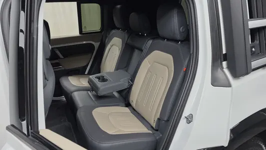 Land Rover (L663) 110 P300 X- SE 2021 12