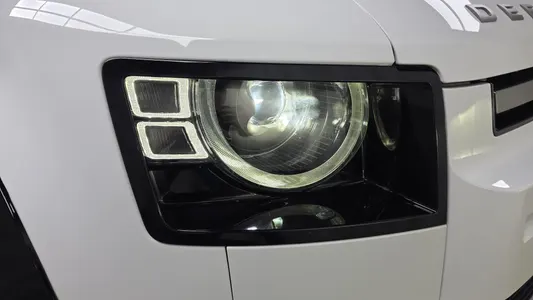 Land Rover (L663) 110 P300 X- SE 2021 22