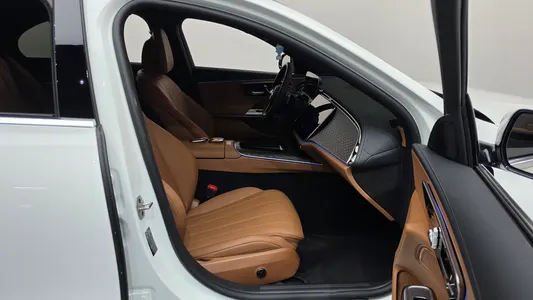Mercedes-Benz E-Class W214 E220d 4MATIC 2024 26