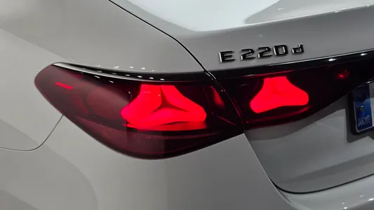 Mercedes-Benz E-Class W214 E220d 4MATIC 2024 23