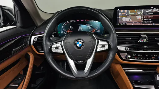 BMW 5 Series (G30) 520i 2021 13