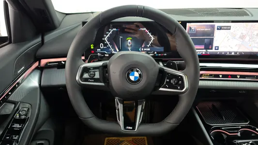 BMW 5 Series (G60) 520i M 2025 13