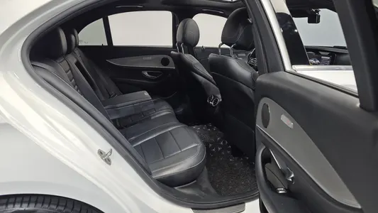 Mercedes-Benz E-Class W213 E300 2018 12
