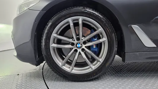 BMW 5 Series (G30) 530i M 2018 5