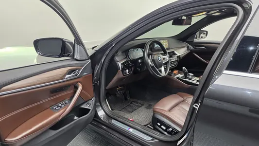 BMW 5 Series (G30) 530i M 2018 10
