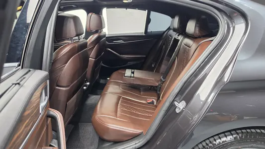 BMW 5 Series (G30) 530i M 2018 26