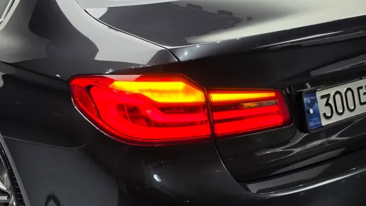 BMW 5 Series (G30) 530i M 2018 23