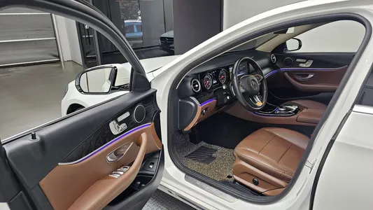 Mercedes-Benz E-Class W213 E200 2017 10