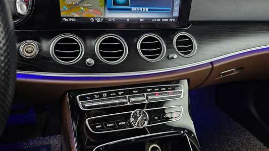 Mercedes-Benz E-Class W213 E200 2017 17
