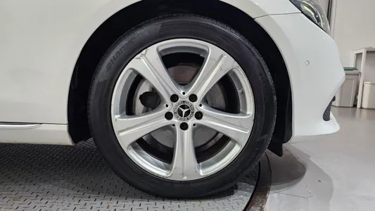 Mercedes-Benz E-Class W213 E200 2017 21