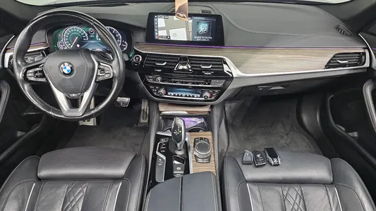 BMW 5 Series (G30) 530i M 2017 6