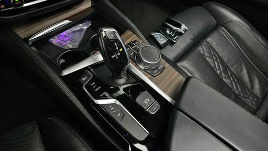 BMW 5 Series (G30) 530i M 2017 8