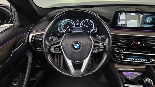 BMW 5 Series (G30) 530i M 2017 12